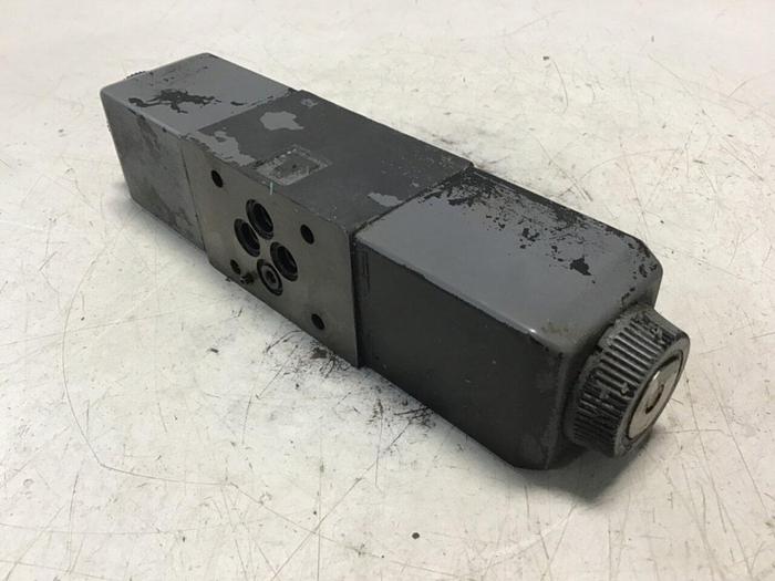 Used VICKERS Directional Valve DG4V-3-6C-M-U-HL7-60 Used