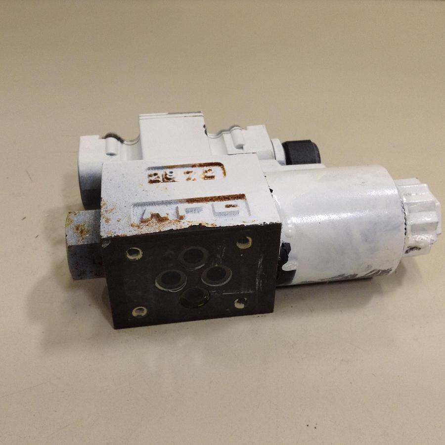 Used YUKEN Directional Valve DSG-01-2B2-D24-60-L USED