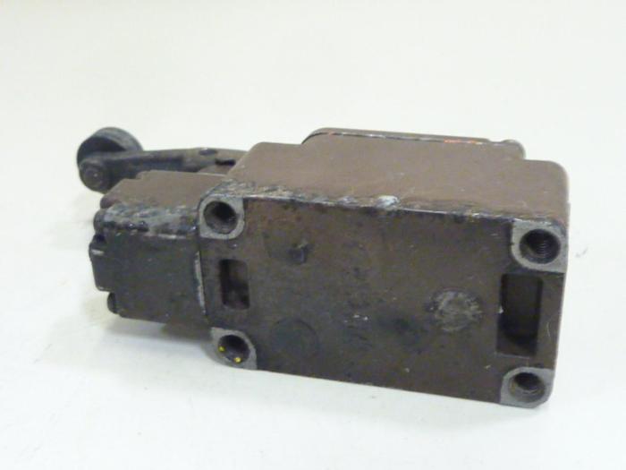 Used YAMATAKE Precision Limit Switch 1LS244-J9-82 #66932