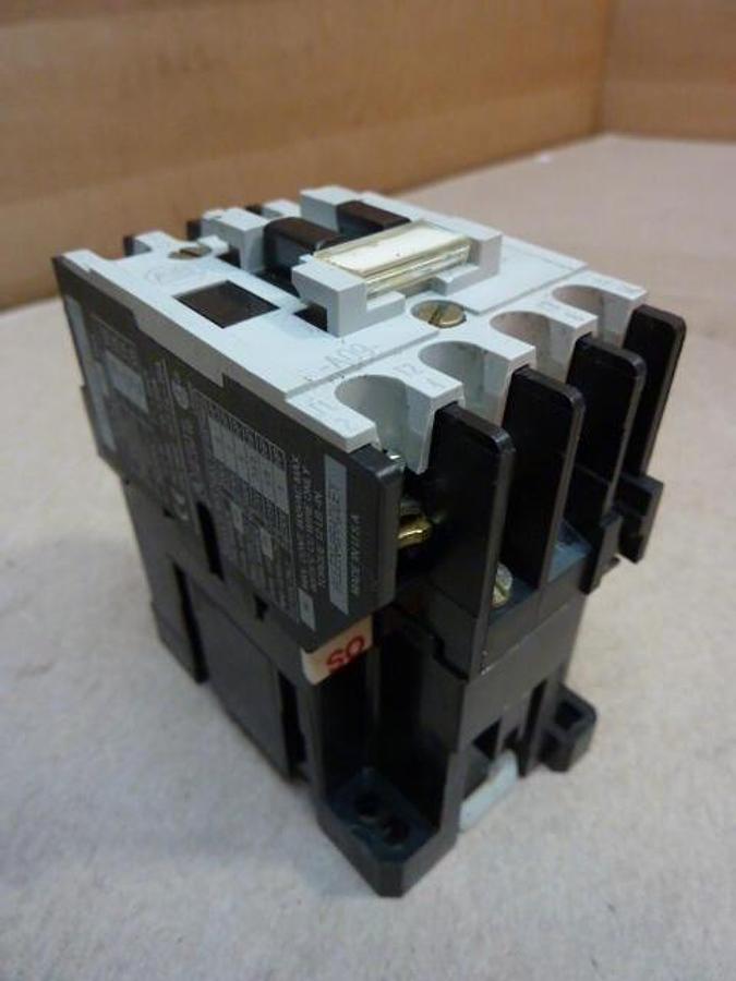 Used ALLEN BRADLEY Contactor 100-A09ND3 SER B Used