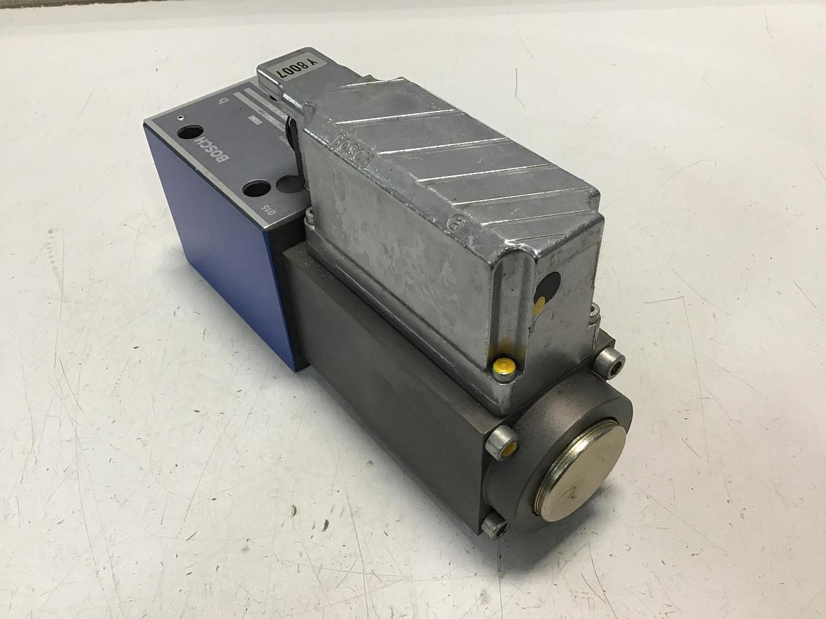 Used BOSCH 4WRPE  10 EA80SJ-2X/G24K0/A1M-798 SERVO VALVE USED #135534
