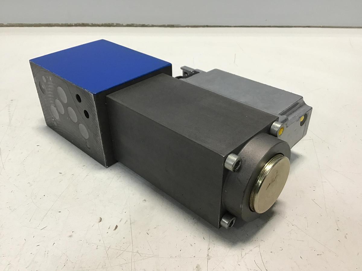 Used BOSCH 4WRPE  10 EA80SJ-2X/G24K0/A1M-798 SERVO VALVE USED #135534