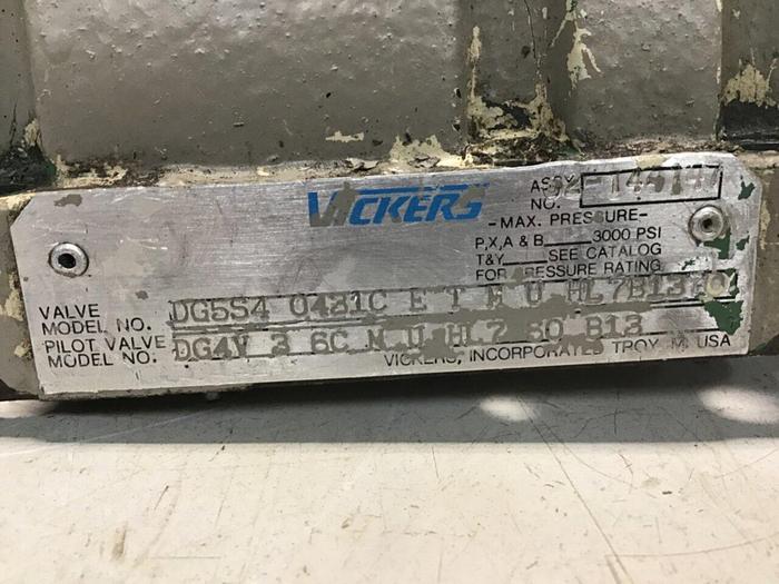 Used VICKERS Solenoid Directional Valve DG4V-3-6C-M-U-HL7-60-B13 Used