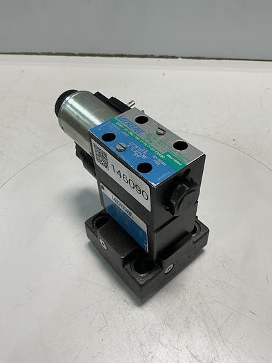 Used VICKERS DG4V-3S-8BL-VM-U-HL7-61-EN490