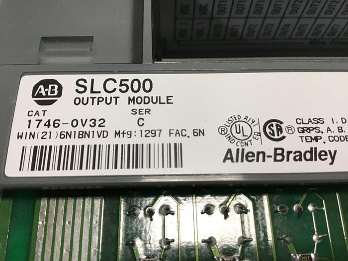Used ALLEN BRADLEY Output Module 1746-OV32 SER C #88979