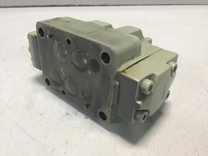 Used VICKERS Valve DG3V-7-3C-10-JA-S558 Used #142506