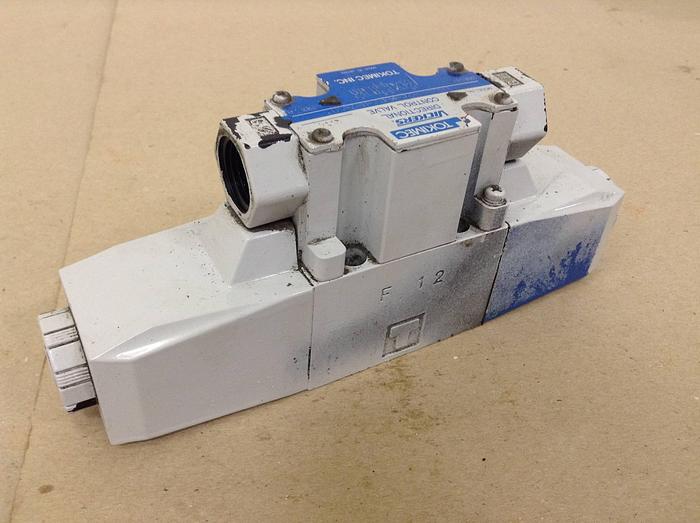 Used VICKERS Tokimec Directional Control Valve DG4V32CMP7H750 Used