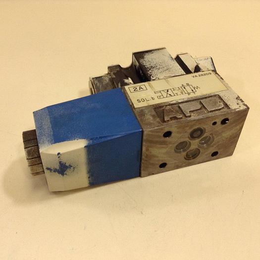 Used VICKERS Directional Control Valve DG4V32AMP7H7P2050 #80187