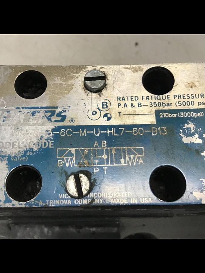 Used VICKERS Solenoid Directional Valve DG4V-3-6C-M-U-HL7-60-B13 Used