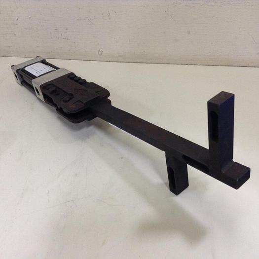 Used DESTACO Tongue Mount Clamp w/ Magnetic Ring 841-MR #85134