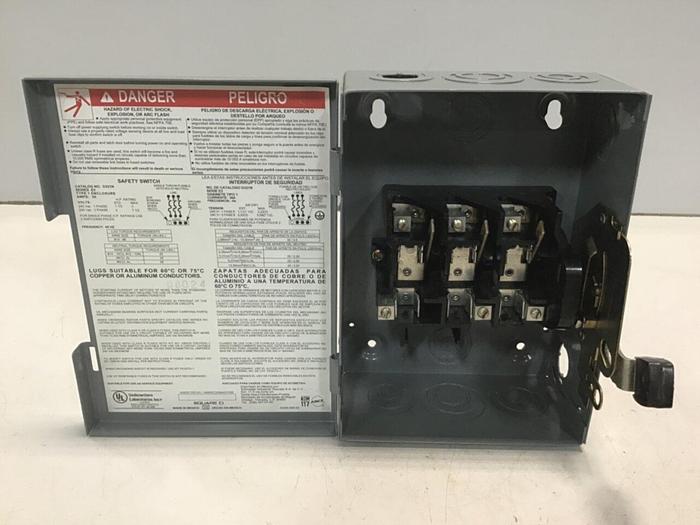 Used SQUARE D 30 Amp Safety Switch D321N #128053