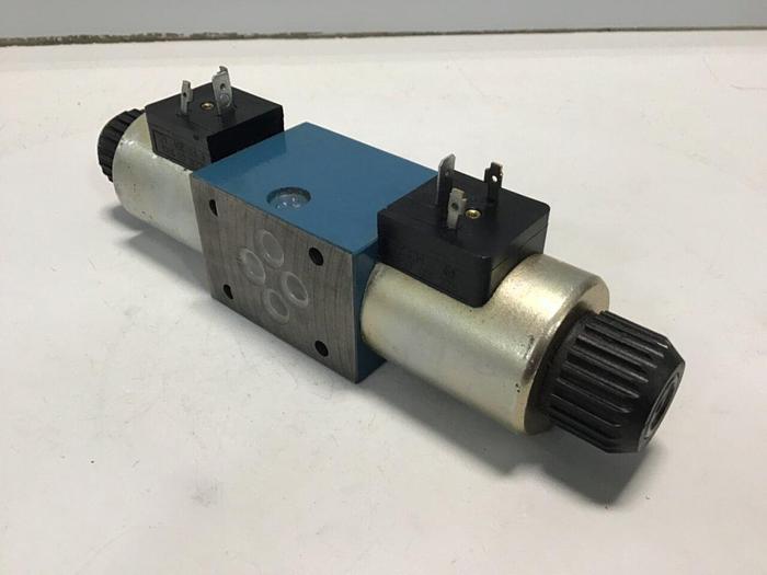 Used BOSCH Directional Valve 0 810 092 105 #144575