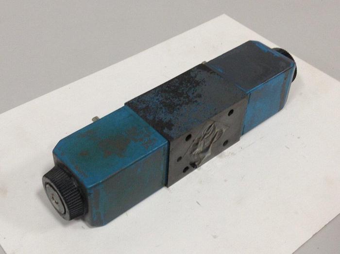 Used VICKERS Directional Valve DG4V-3-6C-M-U-HL7-60 Used