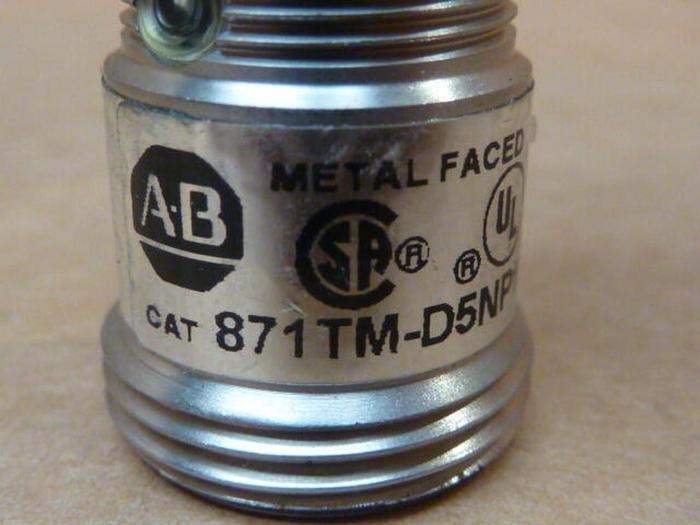 Used ALLEN BRADLEY Proximity Switch 871TM-D5NP18-N4 SER A #31521