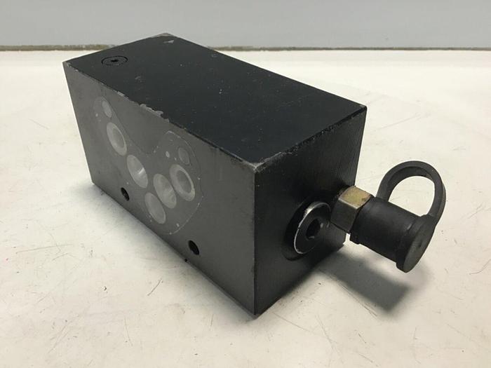 Used VICKERS Pressure Valve DGMX2-5-PP-FW-S-30 #132102