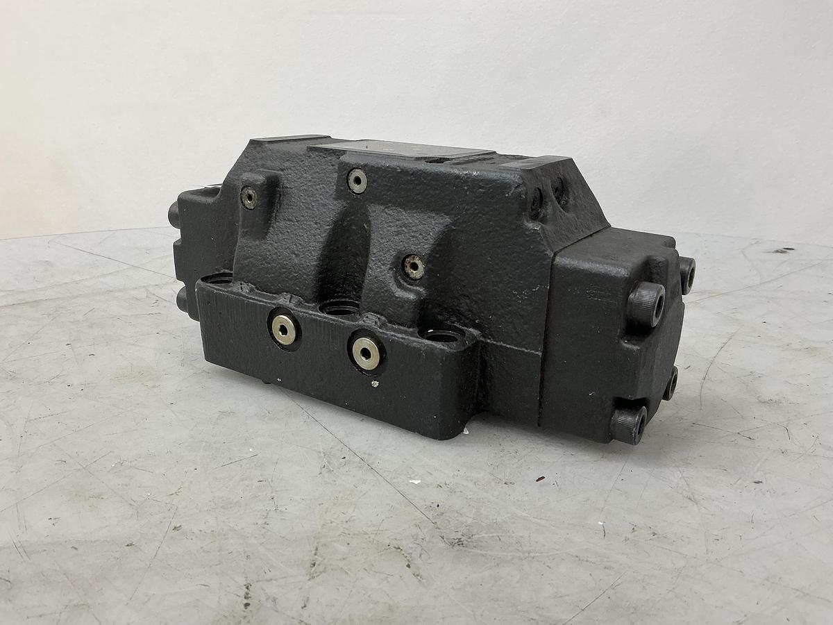 Used VICKERS DG5V-8-S-2C-T-M-U-HL-10-EN502