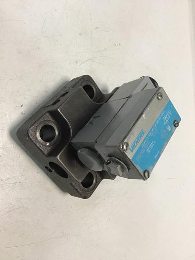 Used VICKERS Valve DG4V32ALMFWB660EN21 #138845
