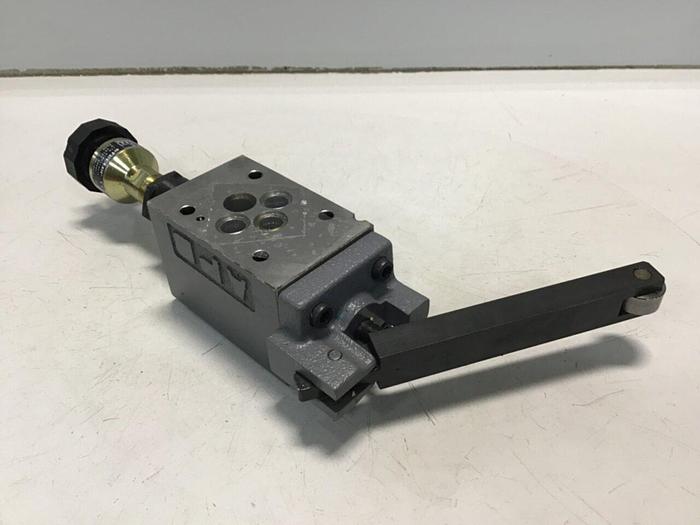 Used TOKIMEC Directional Control Valve DG20S-3-0A-T-20-S23 #133019