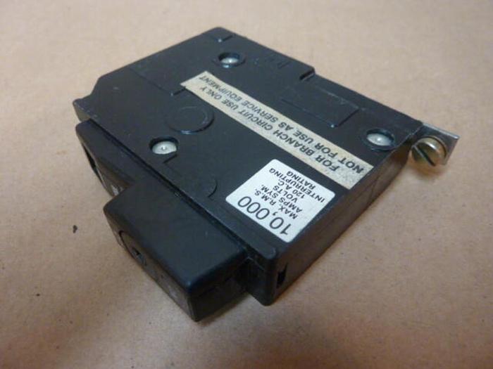 Used SQUARE D 10 Amp Circuit Breaker QOB110 #31374