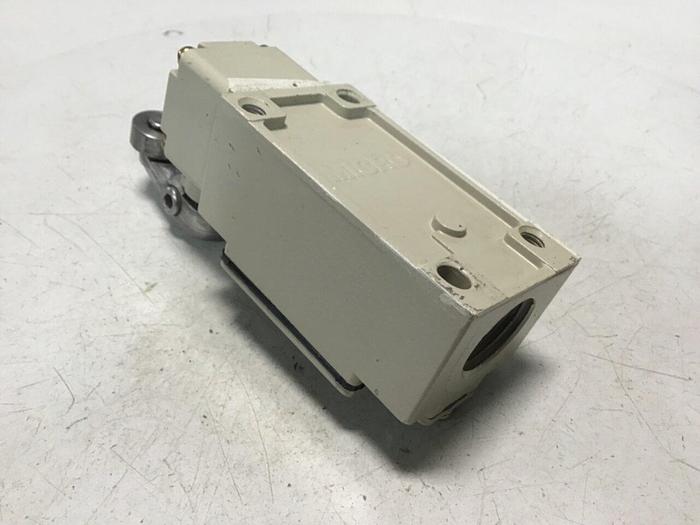 Used YAMATAKE Limit Switch LJA10-11A21N-004 #121474