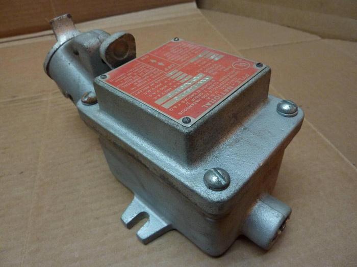 Used PYLE NATIONAL Receptacle YXA-13032-G #25053