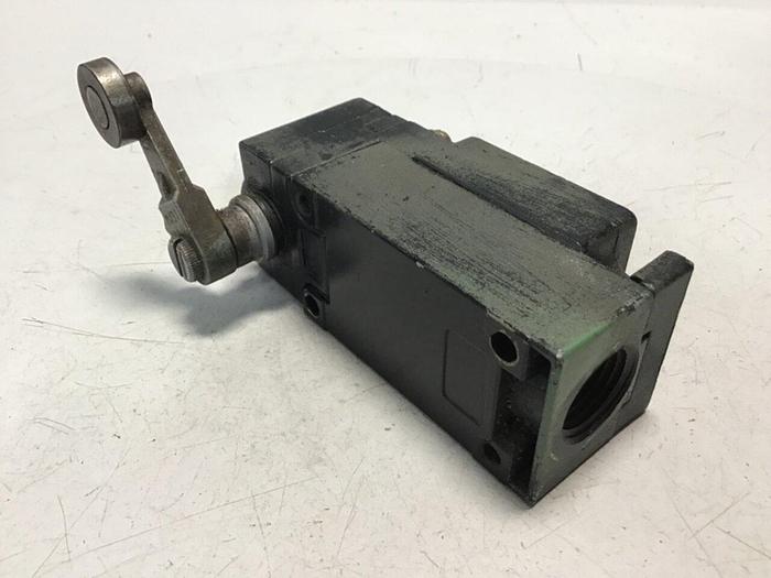 Used SQUARE D Limit Switch 9007-AEQ2827 #122109
