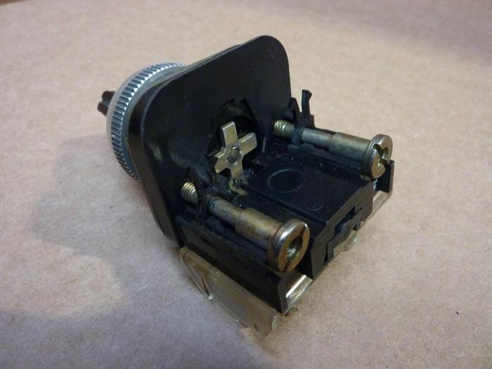 Used ALLEN BRADLEY Selector Switch 800T-H2 SER A #38198