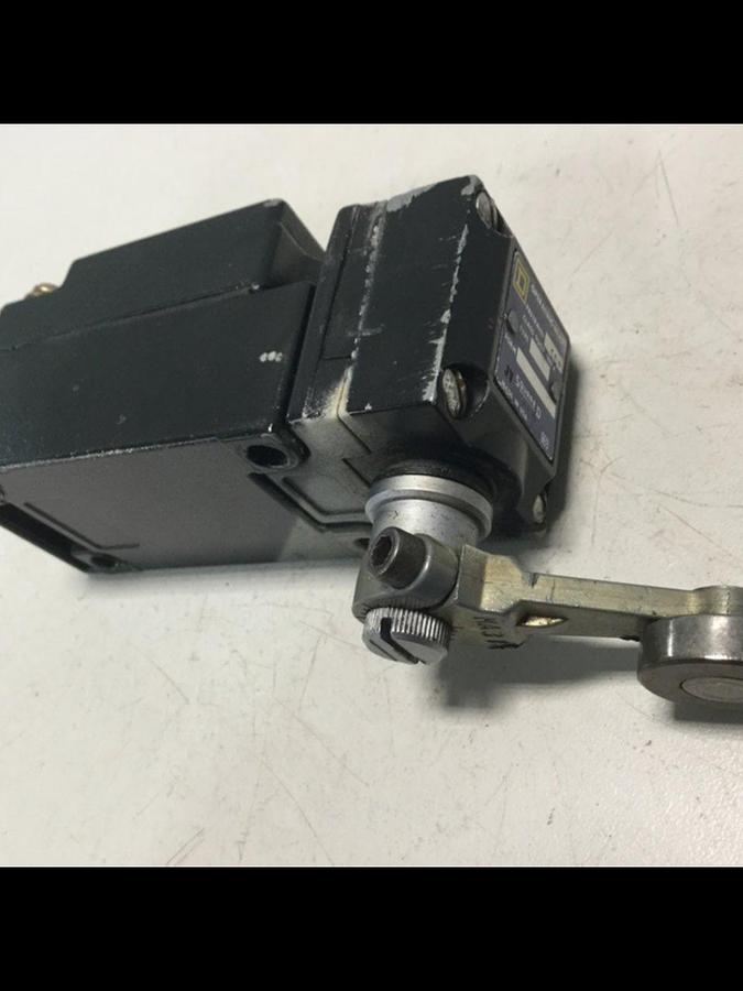 Used SQUARE D Limit Switch 9007AEQ2699 Used