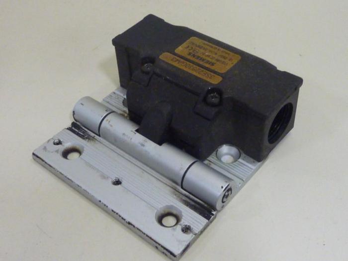 Used SIEMENS Hinge Switch 3SE22830GA43 #64933