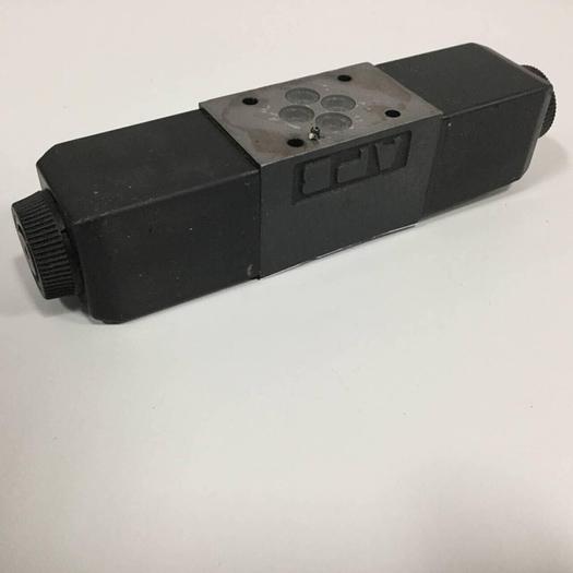 Used VICKERS Valve DG4V-3S-33C-M-U-H5-60 #90318