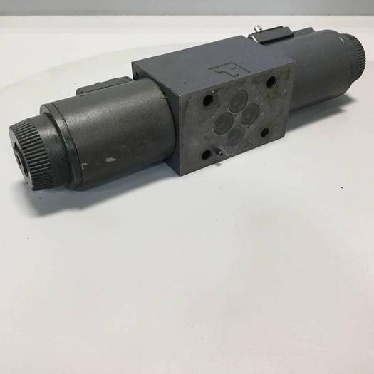 Used VICKERS Solenoid Valve DG4V-3S-6C-M-U-HL7-60-EN490 Used