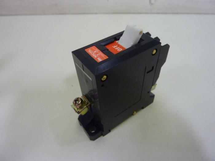 Used IDEC Circuit Protector NRC111L/3A #75682