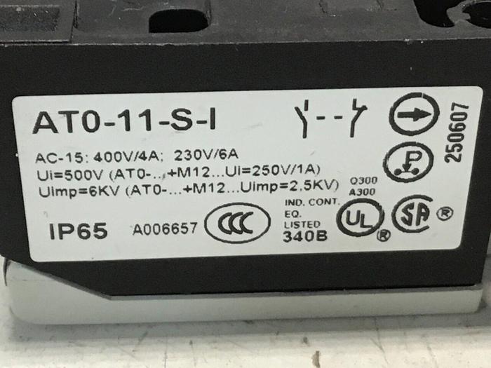 Used MOELLER Limit Switch AT0-02-1-I #122267