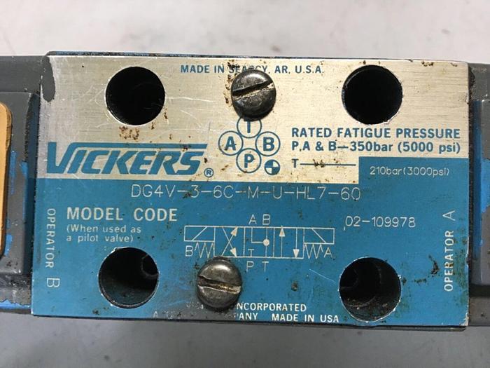Used VICKERS Directional Valve DG4V-3-6C-M-U-HL7-60 Used