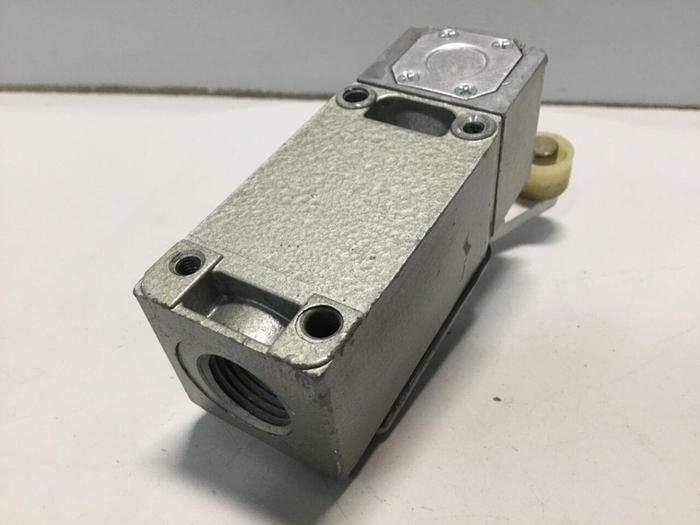 Used TELEMECANIQUE Lox-Switch C2JK05 #110618