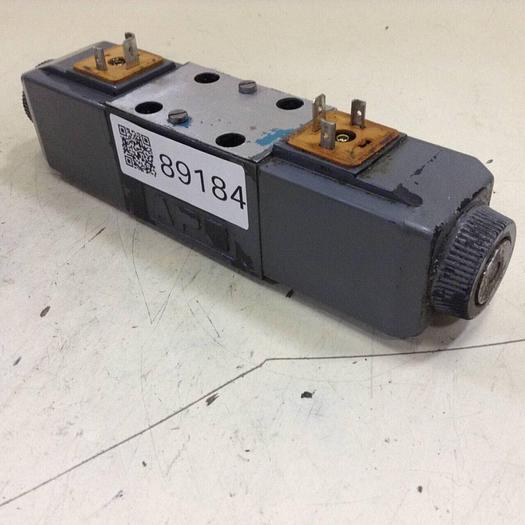 Used VICKERS Directional Valve DG4V-3-6C-M-U-HL7-60 Used