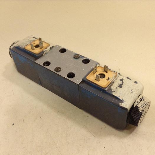 Used VICKERS Directional Valve DG4V-3-6C-M-U-HL7-60 Used