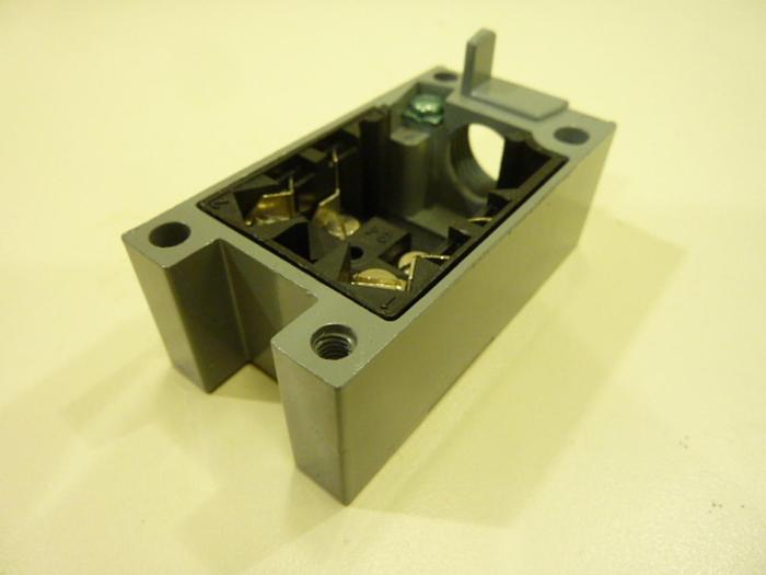CUTLER HAMMER Limit Switch Receptacle E50RA #43318