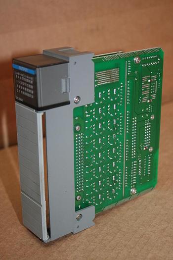 Used ALLEN BRADLEY Output Module 1746-OV32 SER C #20940