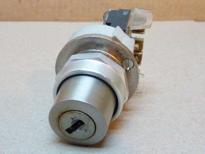 Used ALLEN BRADLEY Selector Switch 800T-J4418 #38796