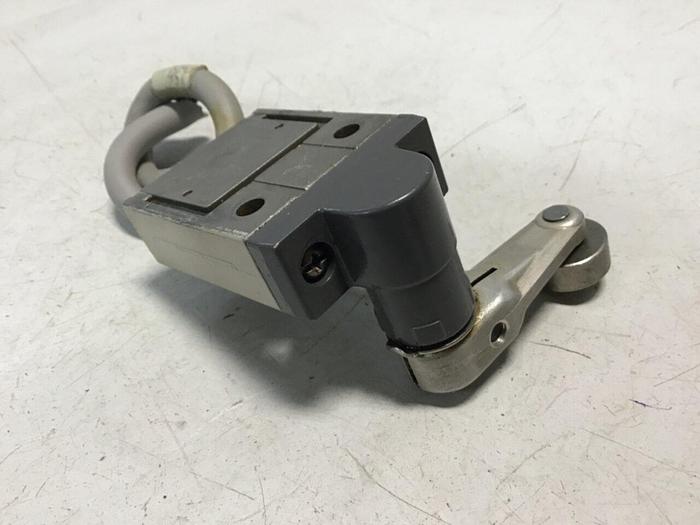Used OMRON Limit Switch D4C-9033 #122260