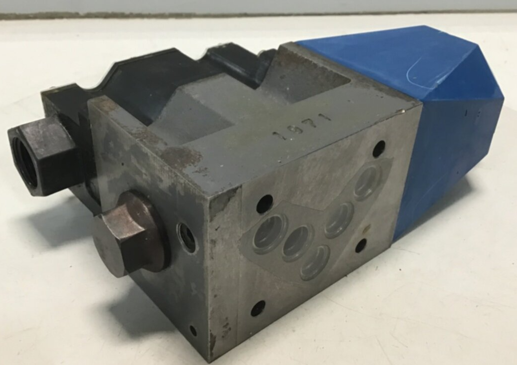 Used VICKERS Directional Control Valve DG4V52ALMP7LH630 USED