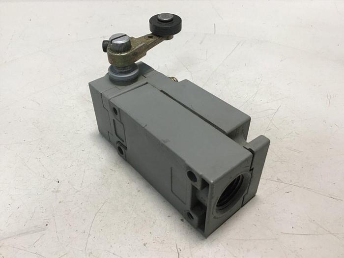 Used SQUARE D Limit Switch 9007-C66B2 #121953