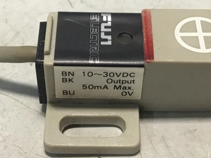 Used FUJI ELECTRIC Proximity Switch PE-B4D3 #128363