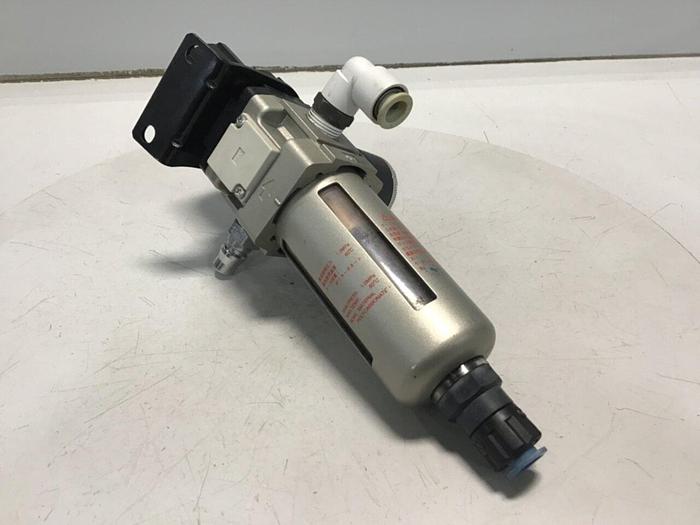 Used SMC Filter Regulator AW30-03BDG-R #132520