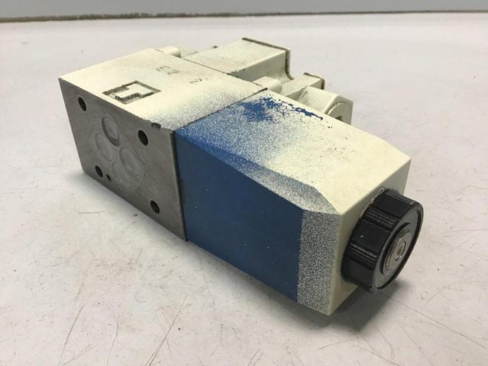 Used VICKERS Directional Control Valve DG4V-3-2A-M-P7-H-7-50 #142010