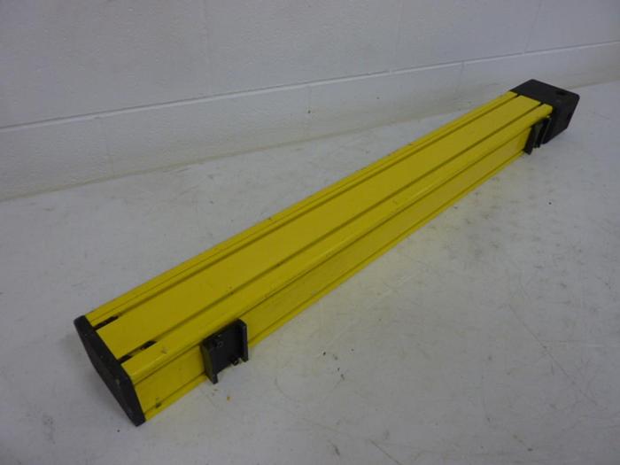 Used SICK OPTIC ELECTRONIC Light Curtain Sender AGSS 900-1111 USED