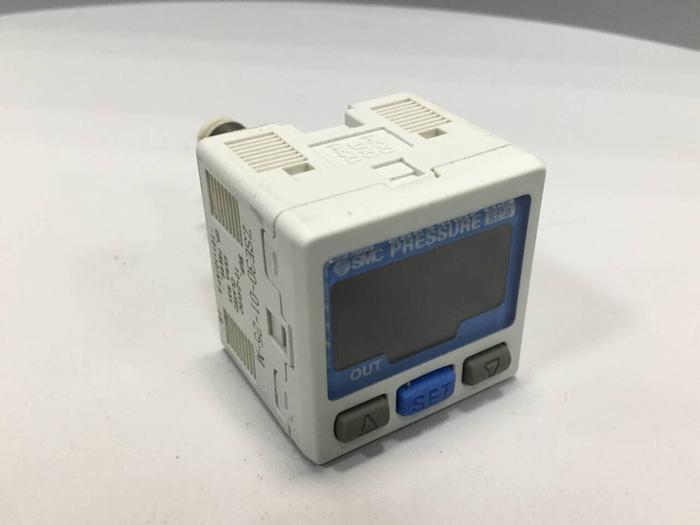 Used SMC Vacuum Switch ZSE30-01-25-M #99173