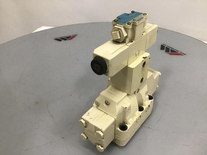 Used VICKERS Valve DG5S-H8-6C-E-T-M-FW-D7-H5-P10-A10-60 #132339