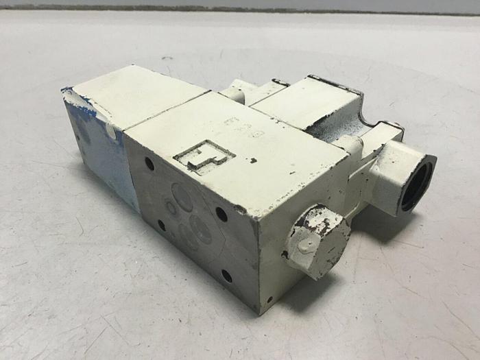 Used VICKERS Directional Control Valve DG4V30AIMP7H7B2550 #129706
